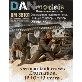 DAN models Немецкие танкисты. Эвакуация из подбитого танка. 1940-43 гг (DAN35101)