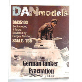 DAN models Немецкий танкист. Эвакуация из подбитого танка. 1940-43 гг. набор №3 (DAN35103)