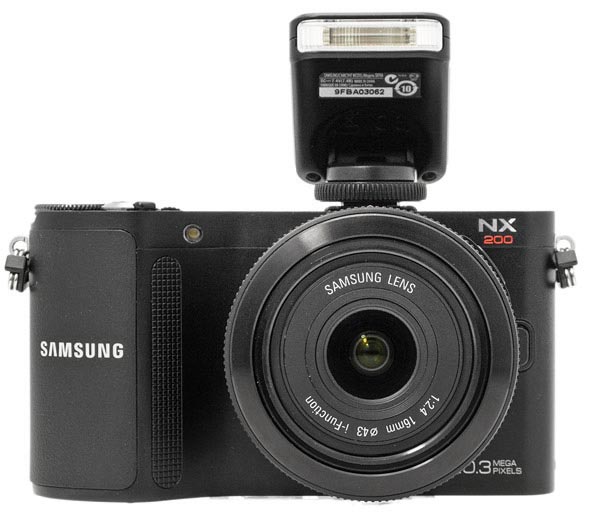 Samsung NX200 kit (20-50 mm) - зображення 1
