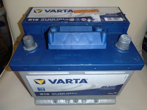 Фото Автомобільний акумулятор Varta 6СТ-44 BLUE dynamic B18 (544402044) від користувача yxxx