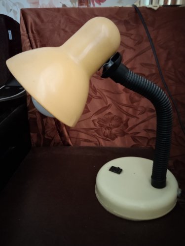 Фото Офісна настільна лампа Accento Lighting ALYU-DE4030-RD від користувача V1