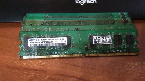 Фото для настільних комп'ютерів Samsung 1 GB DDR2 800 MHz (M378T2863QZS-CF7) від користувача greatmf