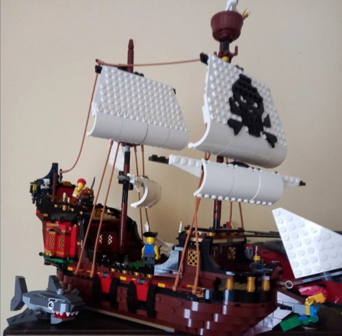 Фото Блоковий конструктор LEGO Creator Пиратский корабль 1262 детали (31109) від користувача Влад Некрасов