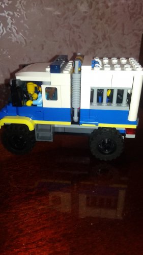 Фото Блоковий конструктор LEGO City Транспорт для перевозки преступников (60276) від користувача Davidos
