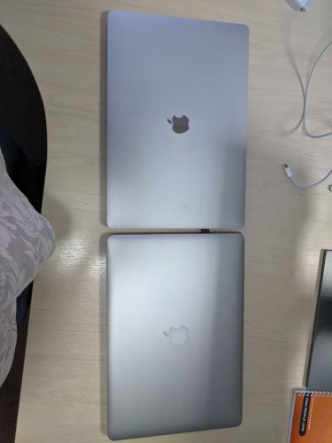 Фото Ноутбук Apple MacBook Pro 16" Silver 2019 (MVVL2) від користувача atticat