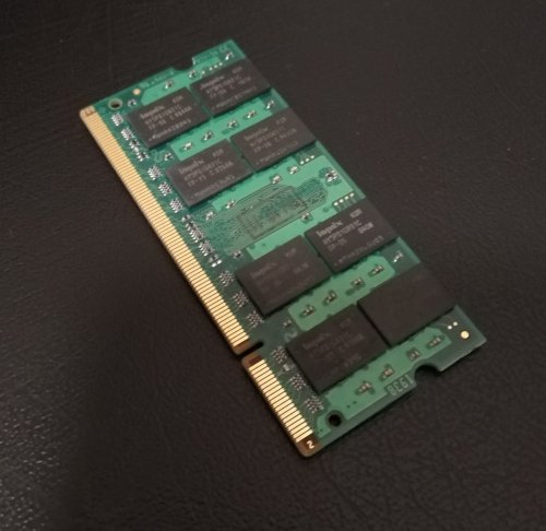 Фото Пам'ять для ноутбуків SK hynix 2 GB SO-DIMM DDR2 800 MHz (HMP125S6EFR8C-S6) від користувача 