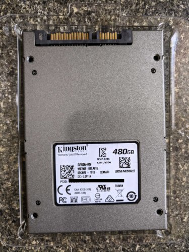 Фото SSD диску в заводській упаковці