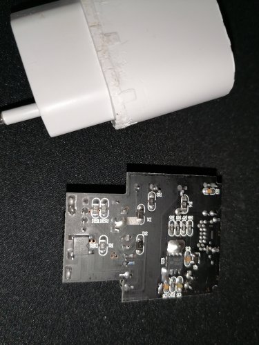 Фото Мережевий зарядний пристрій Apple USB-C Power Adapter 20W (MHJE3) від користувача Pro Consumer