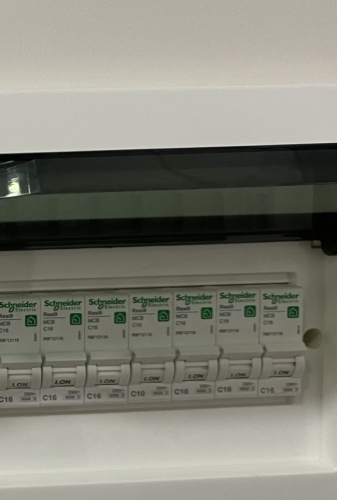 Фото Автоматичний вимикач модульний Schneider Electric Resi9 10 А, 1P, кривая С, 6кА (R9F12110) від користувача Orestiv.