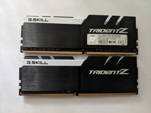 Фото Пам'ять для настільних комп'ютерів G.Skill 16 GB (2x8GB) DDR4 3200 MHz Trident Z Series (F4-3200C16D-16GTZKW) від користувача General Sergal