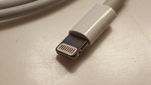 Фото Кабель Lightning Apple Lightning to USB Cable 1m (MD818) від користувача QuickStarts