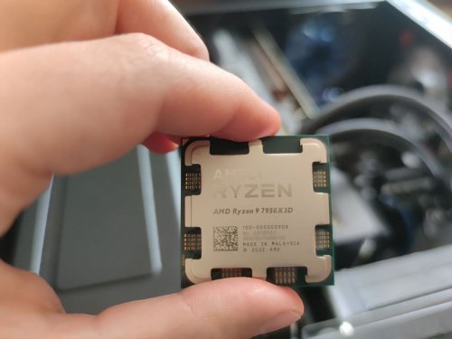 Фото Процесор AMD Ryzen 9 7950X3D (100-100000908WOF) від користувача nEkToSAN