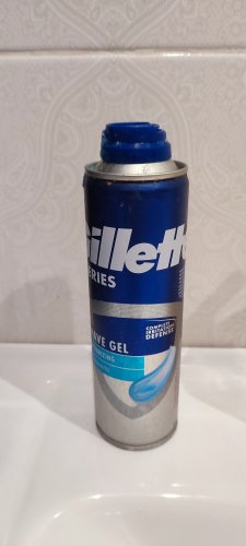 Фото  Gillette Чоловічий гель для гоління  Series Sensitive Cool, 200 мл від користувача BOSS