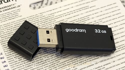 Фото Флешка GOODRAM 32 GB UME3 USB 3.0 Black (UME3-0320K0R11) від користувача 339