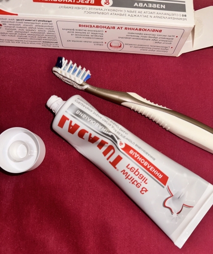 Фото зубна паста Lacalut Lacalut White & Repair зубна паста для відновлення зубної емалі 75 мл від користувача KaterunaV