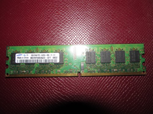 Фото Пам'ять для настільних комп'ютерів Samsung 2 GB DDR2 800 MHz (M378T5663QZ3-CF7) від користувача grindcorefan1