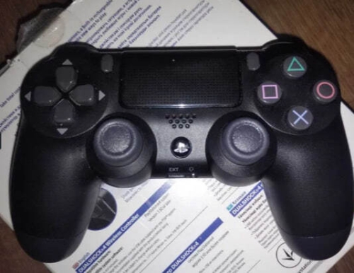 Фото Геймпад Sony DualShock 4 V2 Jet Black (9870357) від користувача zetsuobilly