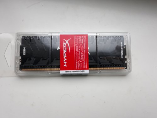 Фото Пам'ять для настільних комп'ютерів HyperX 8 GB DDR4 2666 MHz Predator (HX426C13PB3/8) від користувача SynthNoir