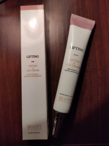 Фото крем / гель для шкіри навколо очей Jigott Крем для повік  Lifting Peptide Eye Cream, 50 мл від користувача Eva