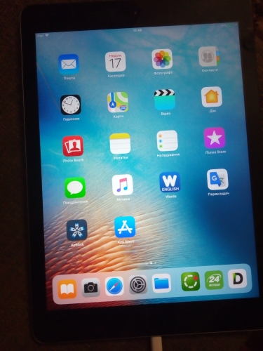 Фото Планшет Apple iPad Air Wi-Fi 128GB Silver (ME906, MD906) від користувача 
