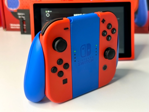 Фото Портативна ігрова приставка Nintendo Switch Mario Red & Blue Edition від користувача Amazing_Edge