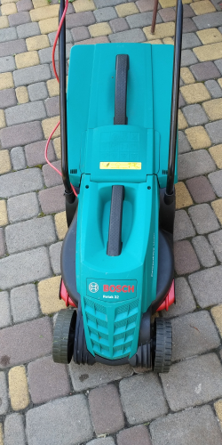 Фото Газонокосарка Bosch Rotak 32 (0600885B00) від користувача XOI