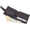 Karya Шкіряний чоловічий гаманець невеликого розміру в чорному кольорі з хлястиком на кнопці  (19996) - зображення 4