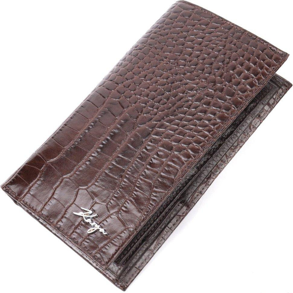 Karya Коричневий вертикальний чоловічий гаманець із натуральної шкіри з тисненням під крокодила  (2421140) - зображення 1