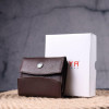 Karya Жіночий компактний гаманець із зернистої шкіри коричневого кольору на кнопці  (2421341) - зображення 9