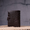 Karya Коричневий чоловічий гаманець із натуральної шкіри з тисненням під крокодила  (2421386) - зображення 9
