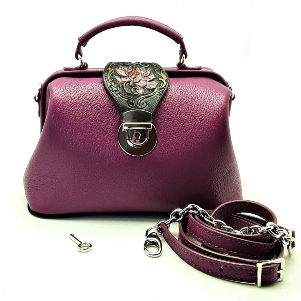 Silver Taurus Жіноча шкіряна сумка-саквояж  7627 фіолетова з тисненням та розписом на клапані - зображення 1