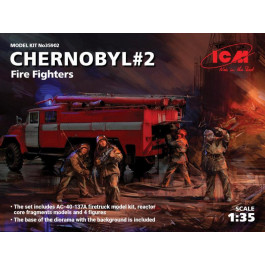 ICM Чернобыль # 2. Пожарные (АЦ-40-137А, 4 фигуры и подставка для диорамы с фоном) (ICM35902)