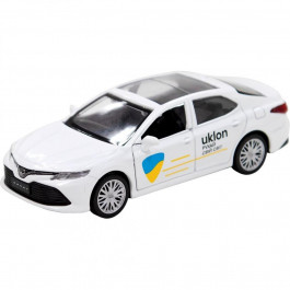   TechnoDrive Toyota Camry Uklon білий (250291)