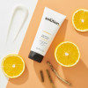 The solution. Лосьйон для тіла, що The Solution Vitamin C Brightening Body Lotion освітлює З вітаміном з 200 (мл) - зображення 4