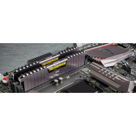   Corsair 4 GB DDR4 2400 MHz Vengeance LPX Black (CMK4GX4M1A2400C16)