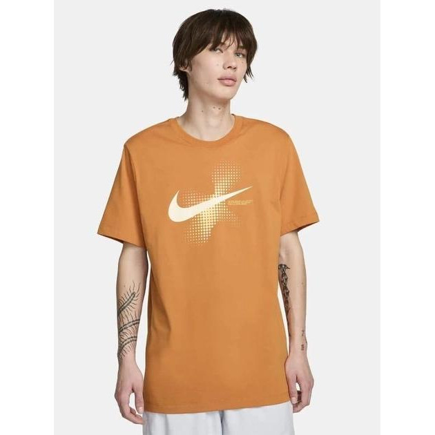 Nike Футболка бавовняна чоловіча  M Nsw Tee 6Mo Swoosh FQ7998-815 2XL (196977831294) - зображення 1