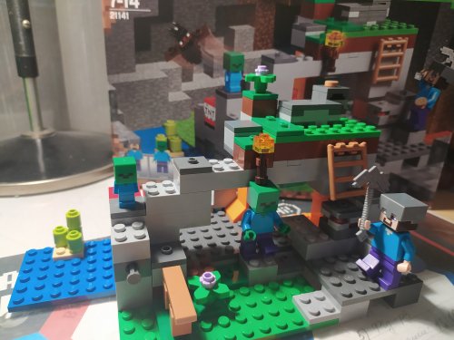 Lego minecraft the online zombie cave 21141