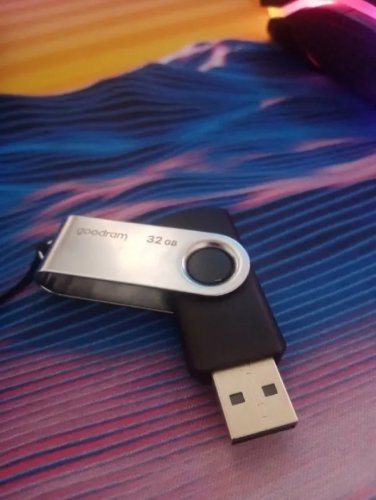 Фото Флешка GOODRAM 32 GB Twister USB 2.0 Black (UTS2-0320K0R11) від користувача Егор