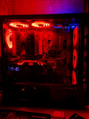 Фото Відеокарта PowerColor Red Devil Radeon RX 5700 XT (AXRX 5700 XT 8GBD6-3DHE/OC) від користувача Guest003