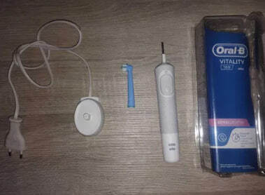 Фото Електрична зубна щітка Oral-B Vitality 100 Sensi UltraThin White D100.413.1 (4210201262183) від користувача zetsuobilly