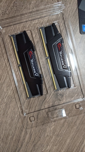 Фото Пам'ять для настільних комп'ютерів G.Skill 32 GB (2x16GB) DDR4 3600 MHz Ripjaws V Classic Black (F4-3600C18D-32GVK) від користувача vat1kan