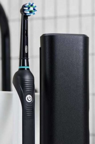 Фото Електрична зубна щітка Oral-B PRO 750 D16 CrossAction Black (D16.513.UX Black) від користувача nazarzuh