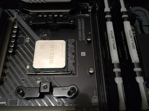 Фото Процесор AMD Ryzen 5 5600X (100-100000065MPK) від користувача Larthas