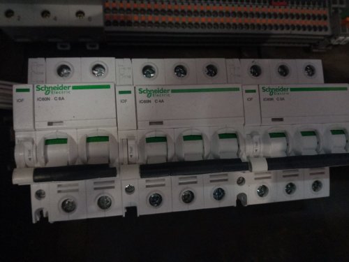 Фото Автоматичний вимикач модульний Schneider Electric Resi9 6A 3P кривая С 6кА (R9F12306) від користувача kostyany4
