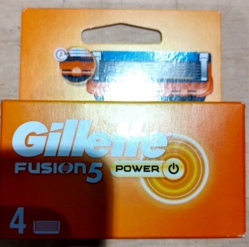 Фото картриджі / леза для гоління Gillette Сменные картриджи для бритья (лезвия) мужские  Fusion5 Power 4 шт (7702018867219) від користувача ОiB