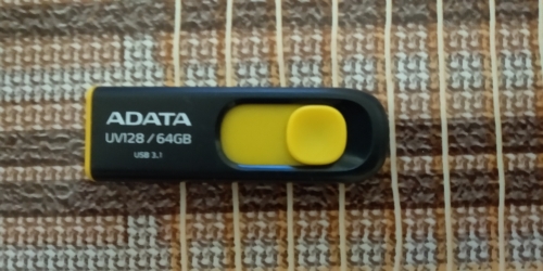 Фото Флешка ADATA 64 GB DashDrive UV128 Black/Yellow (AUV128-64G-RBY) від користувача XOI