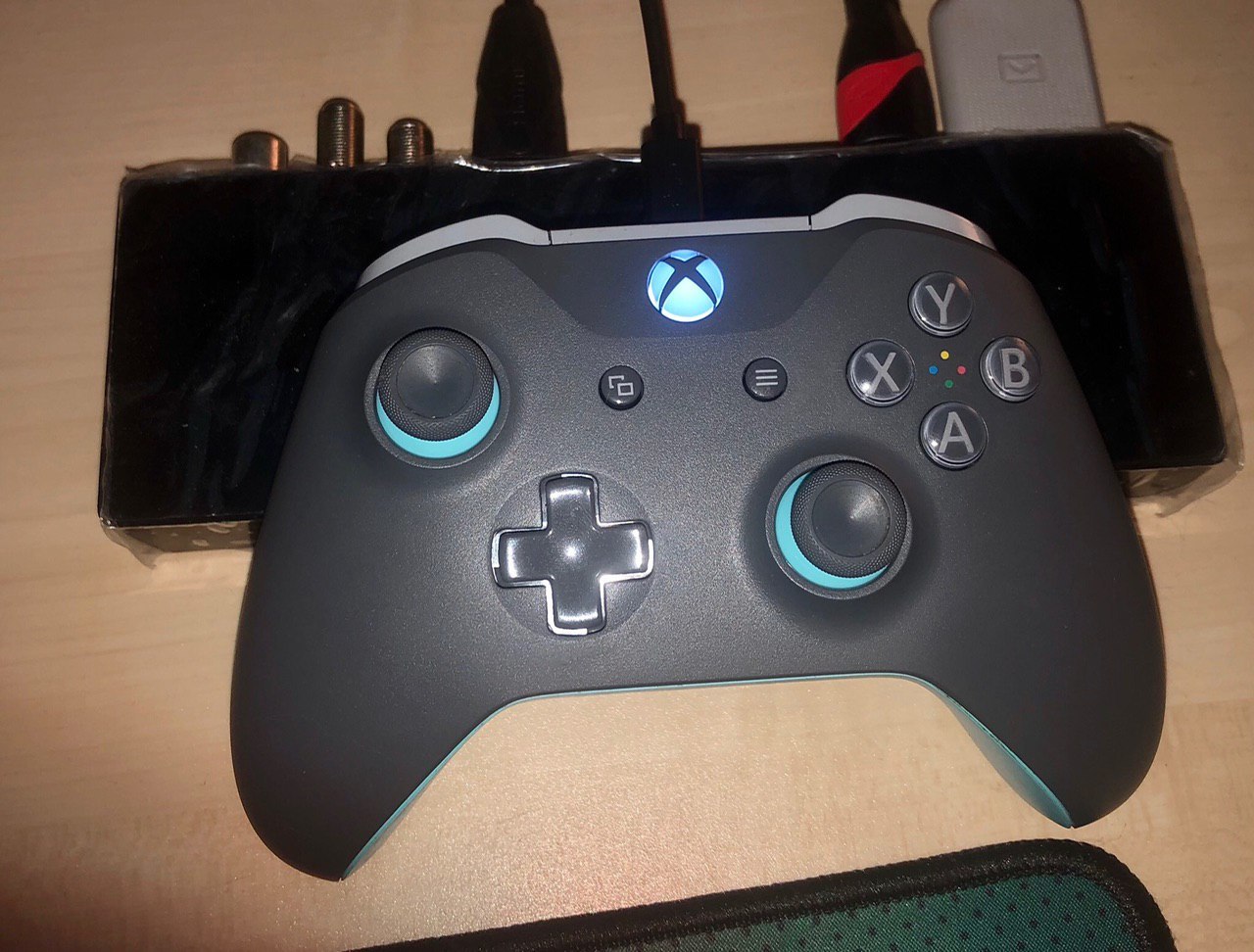 grey and blue xbox one wireless controller