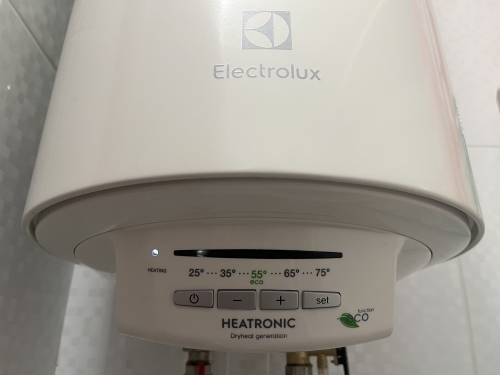 Фото Водонагрівач (бойлер) електричний накопичувальний Electrolux EWH 50 Heatronic DL Slim DryHeat від користувача Volodymyr Perebykivskyi