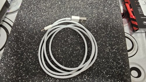 Фото Кабель Lightning Apple Lightning to USB Cable 1m (MD818) від користувача Вадим Демьянушко