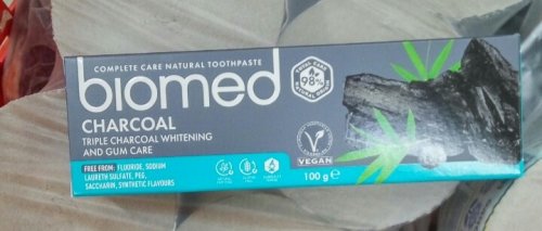 Фото  Biomed Антибактериальная отбеливающая зубная паста  WHITE COMPLEX Уголь, 100 гр (7640168930424) від користувача Turbo-Yurik